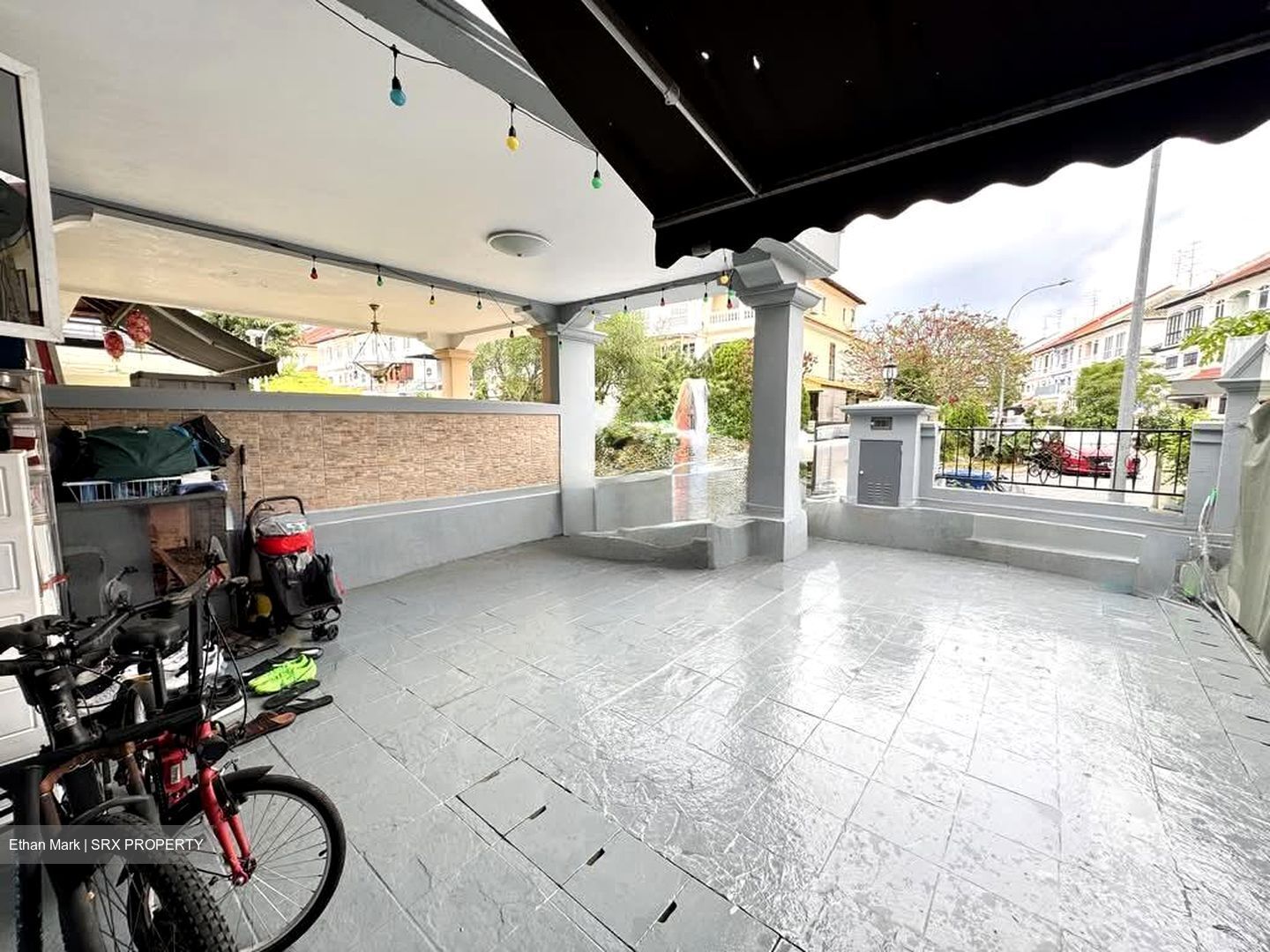 Flora Road (D17), Terrace #551933091